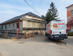 Zateplení stropu rodinného domu pomocí foukané izolace